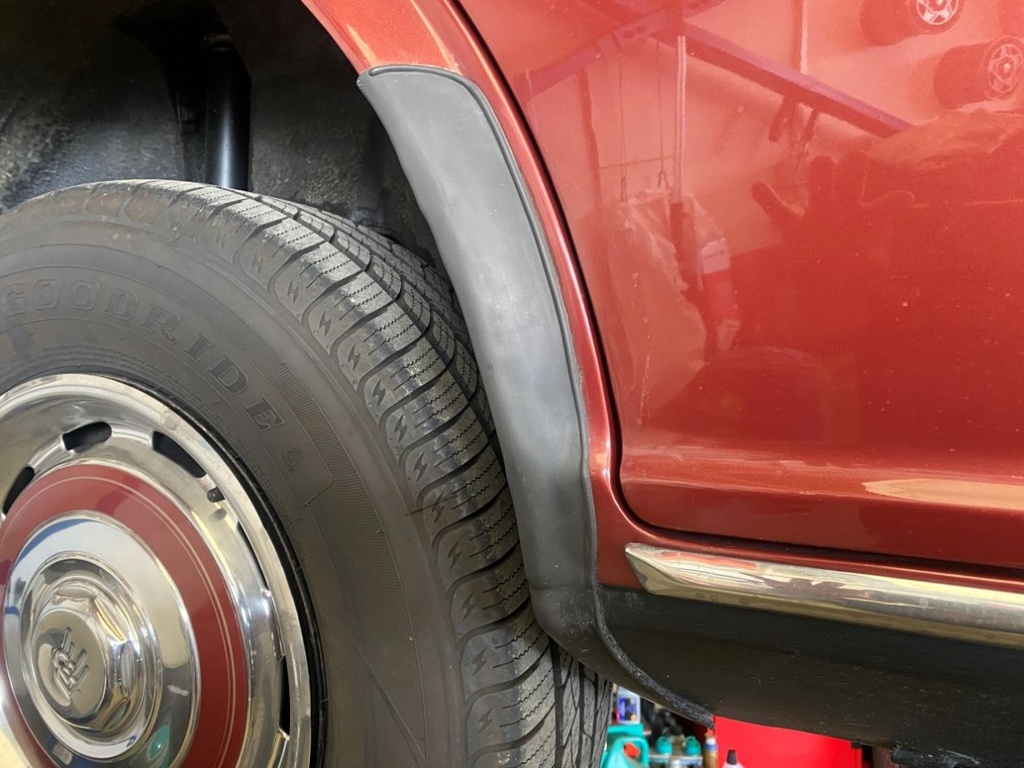 Mulsanne & Turbo Rubber stone chip moulding Right and Left (Turbo only ) VIN 24519-55386 Code :UB75684 -UB75685