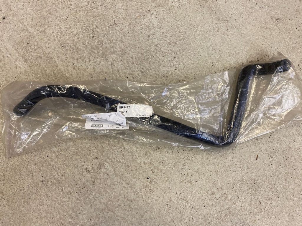 Tuyau de chauffage entre la matrice de désembuage et la pompe à eau. 