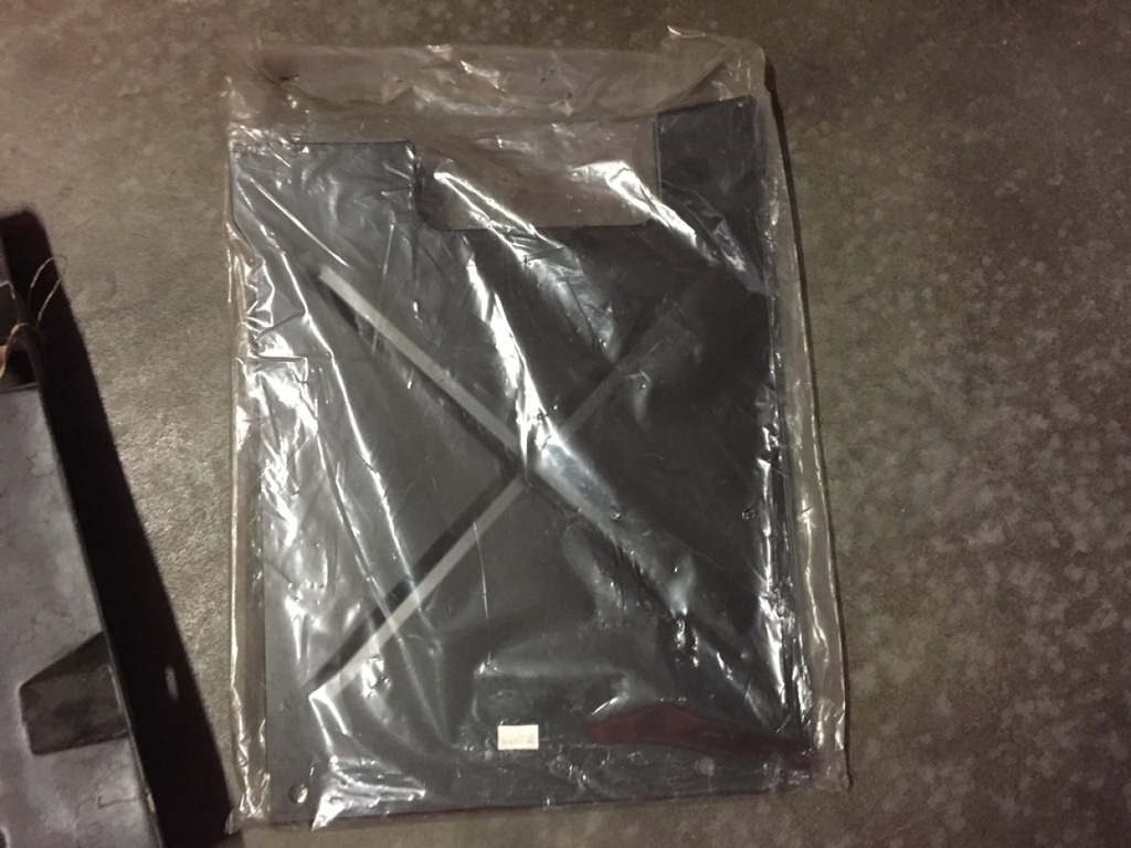 Grille av RH (Lower Frond Gravel Guard RH )