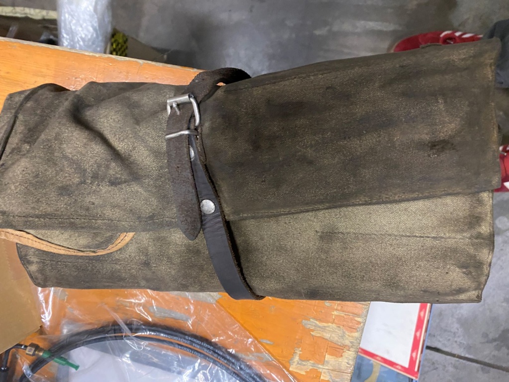  " Tool Kit " (Trousse à outil d'origine)