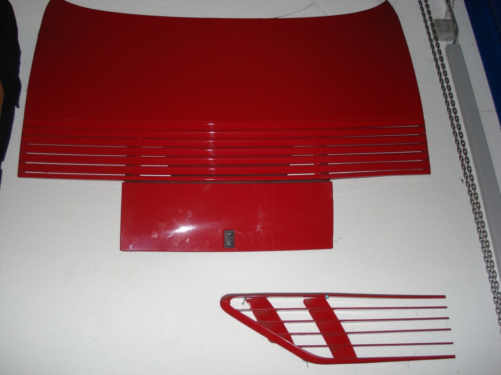 Capot avant avec grille, loquet, charnières, goupille