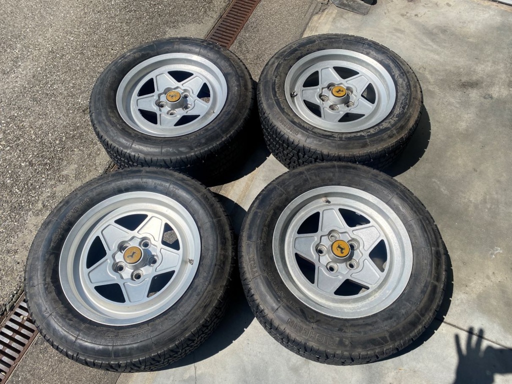  Jante et pneus d'origine