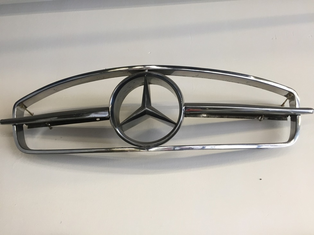  Calandre avant complète ( Ornement de proue complet)