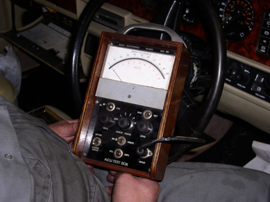 Boîte d'essai pour les composants électriques du système de climatisation