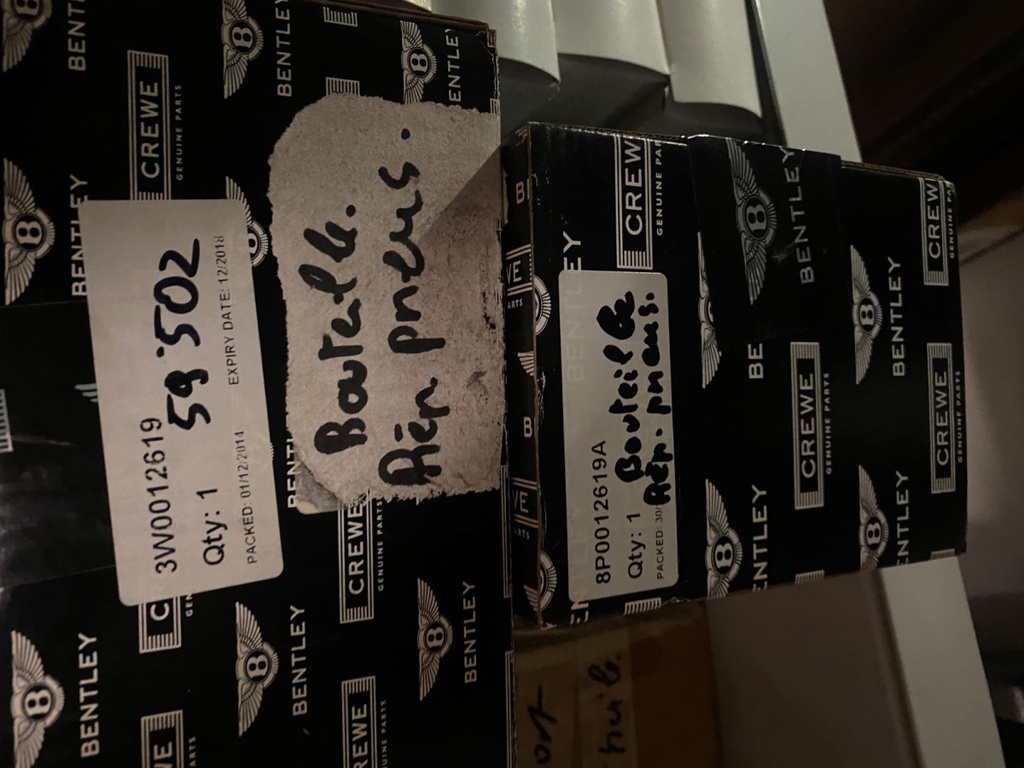  Gel, mousse de réparation utilisée sur les voitures sans roue de secours 