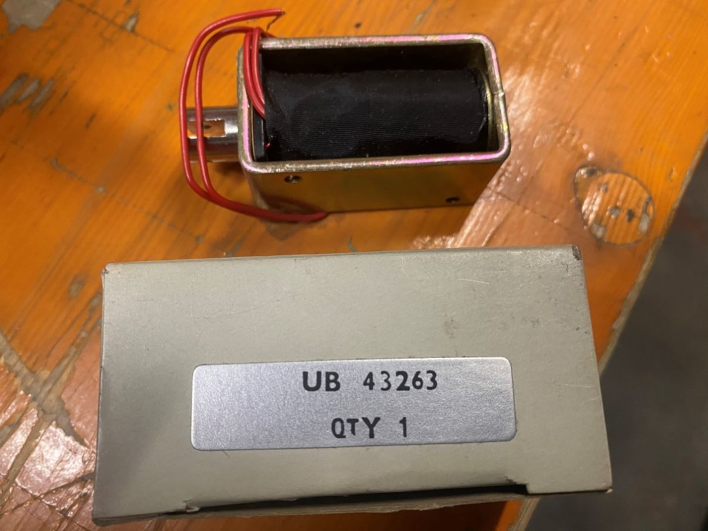 Solénoïde de verrouillage de la porte centrale, il y en a 2 par porte