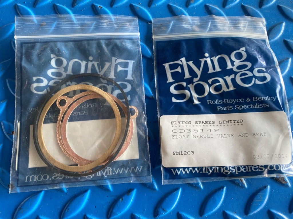 Flotteur du carburateur contenant l'aiguille et le siège et les joints 