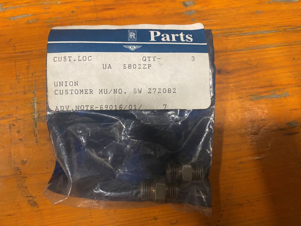  Adaptateur du tube d'étranglement en U du collecteur d'échappement gauche. Il y a deux adaptateurs chaque tuyau 