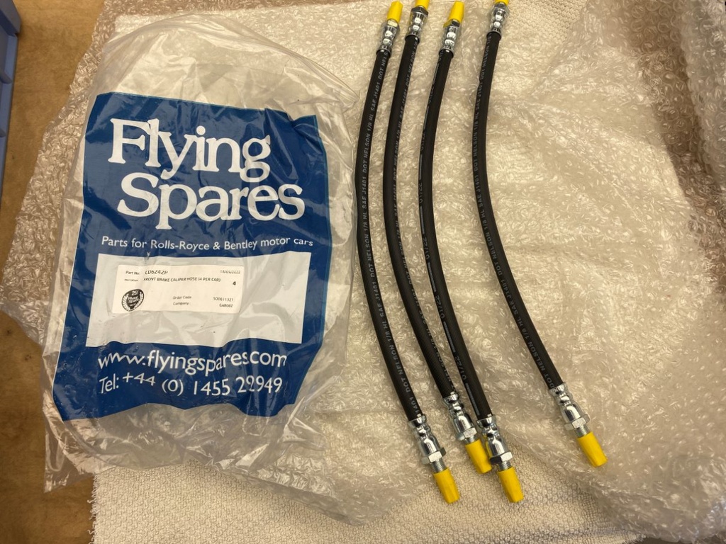 Tuyau flexible en caoutchouc pour les étriers de frein avant (4 par voiture.) 