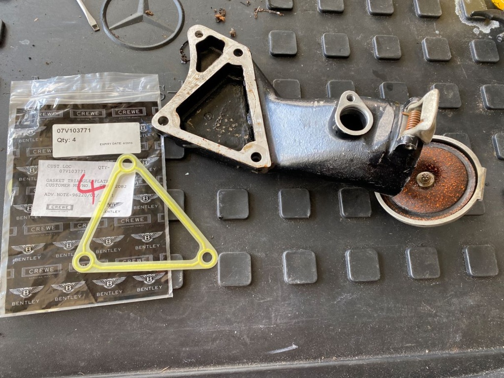 Joint triangulaire du support de remplissage pour l'avant des culasses. 