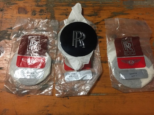 Wheels / Wheels and Hub Caps /BADGE RR HUB CAP 