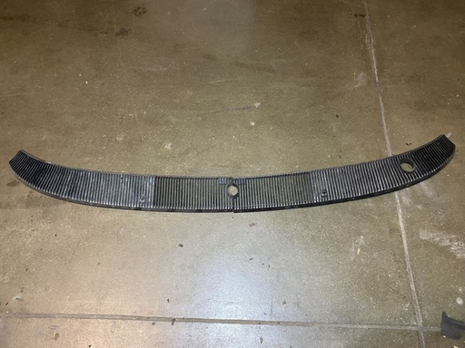 Grille Avant pare brise 