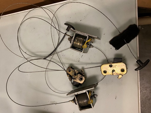  2X Mécanismes de verrouillage capot Arr ( Mot & coffre )