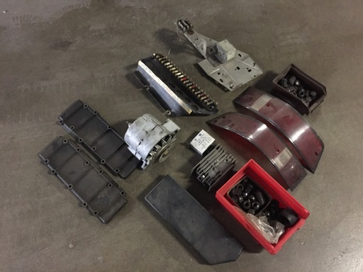 Divers pièces carrosserie et moteur