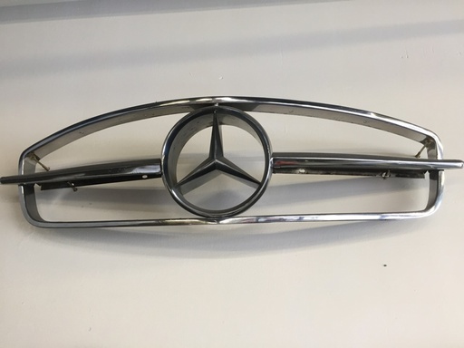  Calandre avant complète ( Ornement de proue complet)