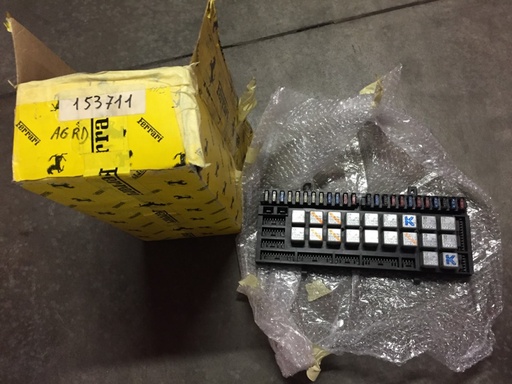  Boîtier à fusibles complet avec relais (Control unit, assy )