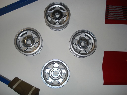  (Jantes Cromodora d'origine ) 4x jantes 7 1/2 x 15 - Refaites à neuf . 