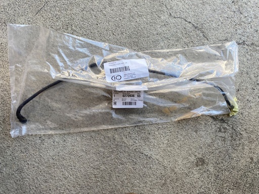  Le plus long des deux tuyaux d'étranglement fourni avec la gaine de protection qui l'entoure