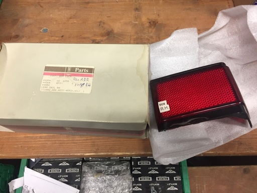 LENS REAR TAIL RH