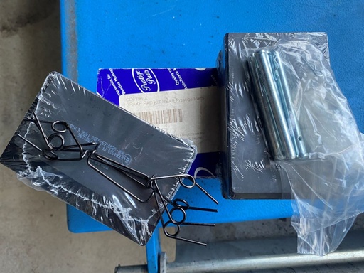  Kit Jeu de plaquettes frein Arr ( goupilles, des ressorts et des clips) 