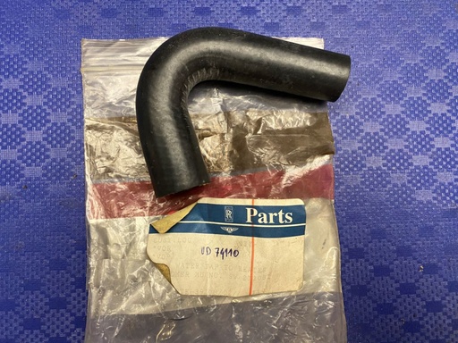 Tuyau de chauffage court entre le robinet d'eau 