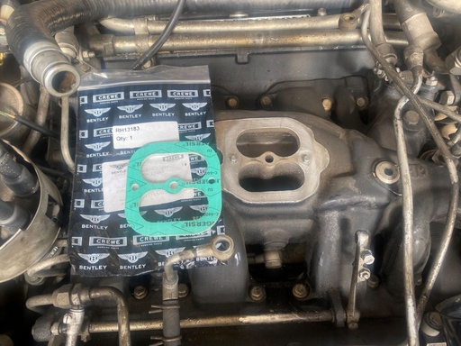 Joint épais entre la base des carburateurs et collecteur d'admission